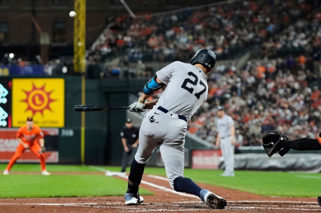 Giancarlo Stanton smashes 450th homer as Yankees gain ground in AL East